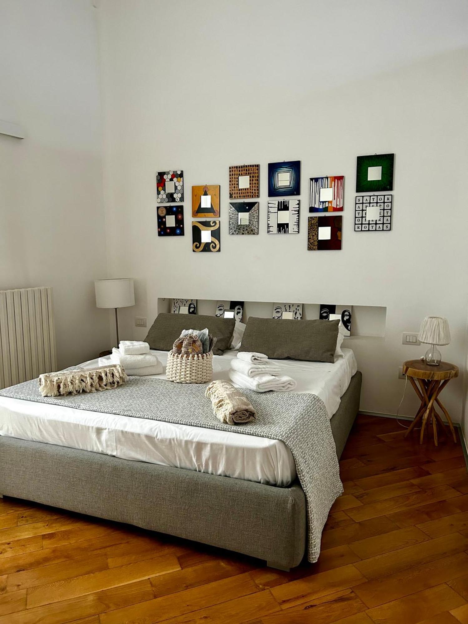 Bijoux Luxury Apartment In Old Town Bari Bagian luar foto